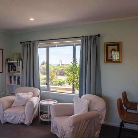 Beach Front Wine Makers Cottage Te Awanga Exterior photo
