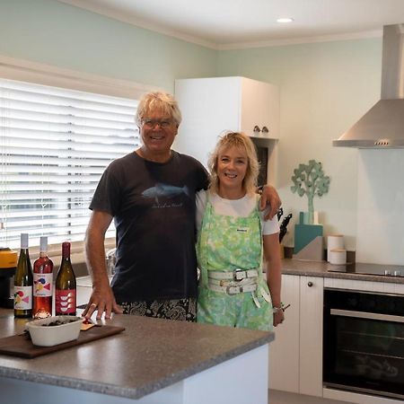 Beach Front Wine Makers Cottage Te Awanga Exterior photo