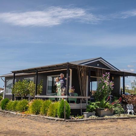 Beach Front Wine Makers Cottage Te Awanga Exterior photo