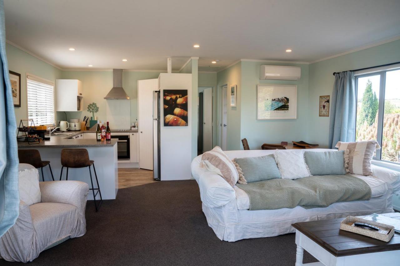 Beach Front Wine Makers Cottage Te Awanga Exterior photo