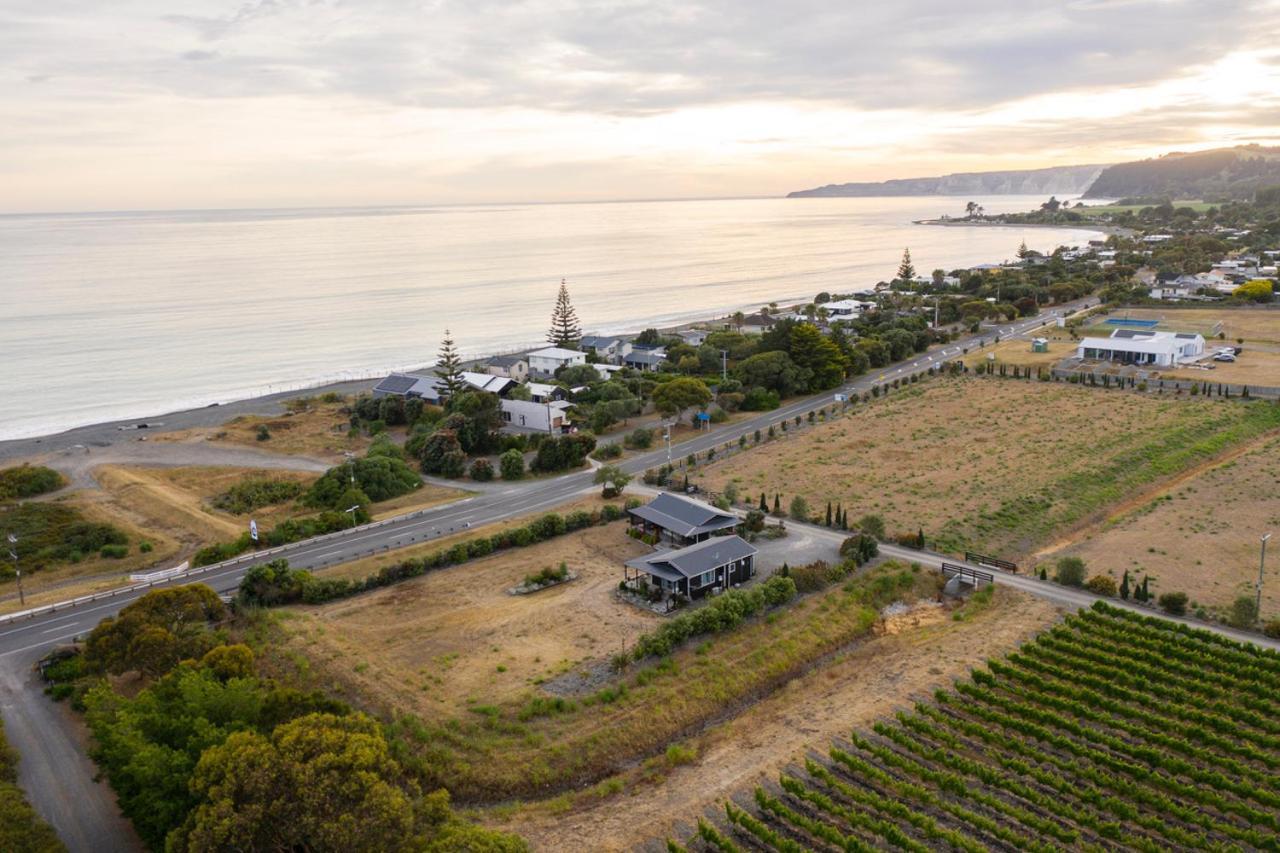 Beach Front Wine Makers Cottage Te Awanga Exterior photo